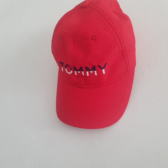 tommy hilfiger red hat
